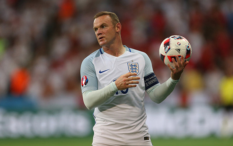 8. Tiền đạo Rooney (ĐT Anh): Đội trưởng của Tam sư không thể hiện được nhiều ở ngày hội bóng đá lớn nhất châu Âu năm nay.