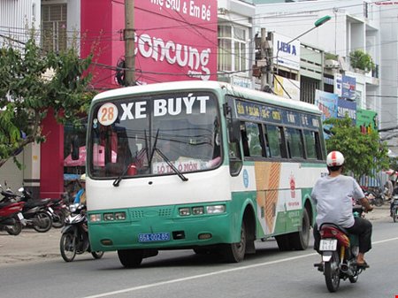 Sở GTVT TP Cần Thơ cho biết hầu hết xe buýt ở TP Cần Thơ đã cũ kỹ, có niên hạn sử dụng trên 10 năm và số lượng ít nên không thu hút khách. Ảnh: N.NAM