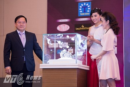 Vương miện dành cho Tân Hoa hậu Việt Nam 2016 trị giá 2,2 tỷ đồng.