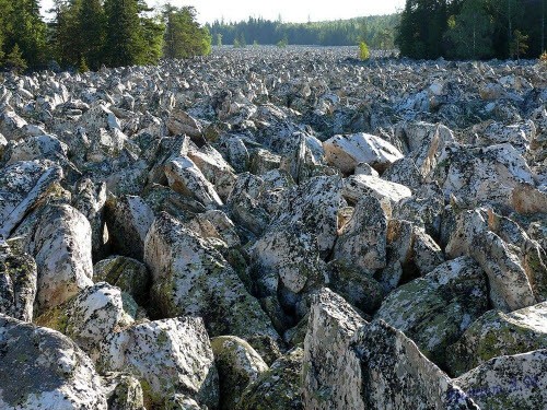Mặc dù được gọi là sông, nhưng những tảng đá không hề chuyển động suốt hàng ngàn năm nay.