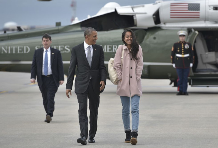 Malia cùng Tổng thống Barack Obama rời Chicago ngày 7/4/2016.