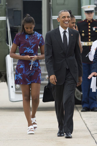 Tổng thống Obama và Sasha khởi hành cho kỳ nghỉ gia đình, ngày 7/8/2015.