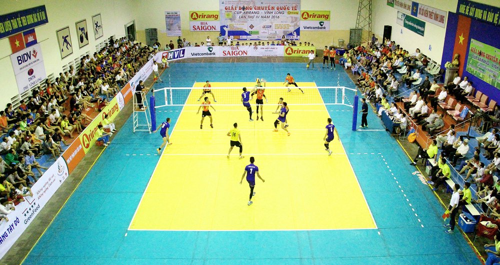 Trận đấu XSKT Vĩnh Long (áo đỏ) thắng Visakha (Campuchia) 3-1 (25/20, 23/25, 25/23, 25/16).