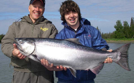 Cá hồi hoàng đế King Salmon có kích thước khổng lồ với trọng lượng lên tới 97 pound