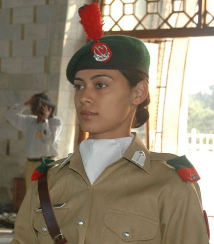Nữ binh Pakistan. 