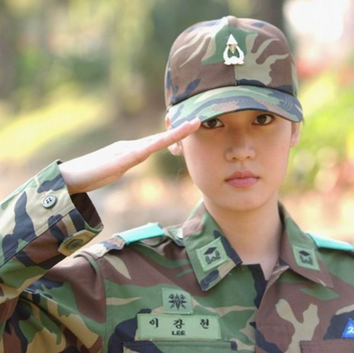 Nữ binh Hàn Quốc.