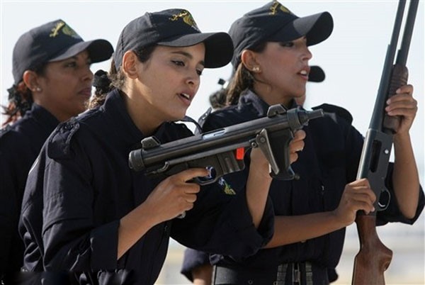 Sự quyến rũ của các nữ quân nhân Algeria. 
