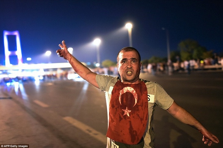 Đến thời điểm hiện tại, giới chức Thổ Nhĩ Kỳ xác nhận đã có ít nhất 42 người thiệt mạng tại thủ đô Ankara trong vụ đảo chính, phần lớn là dân thường và trong đó có 17 cảnh sát.