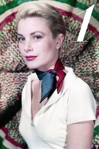 Trong những năm 50, nữ diễn viên Grace Kelly đã mang đến thế giới thời trang một hình ảnh thanh lịch với chiếc khăn lụa thắt nút, vòng ngọc trai cổ điển và vẻ đẹp hoàn hảo đến từng chi tiết.