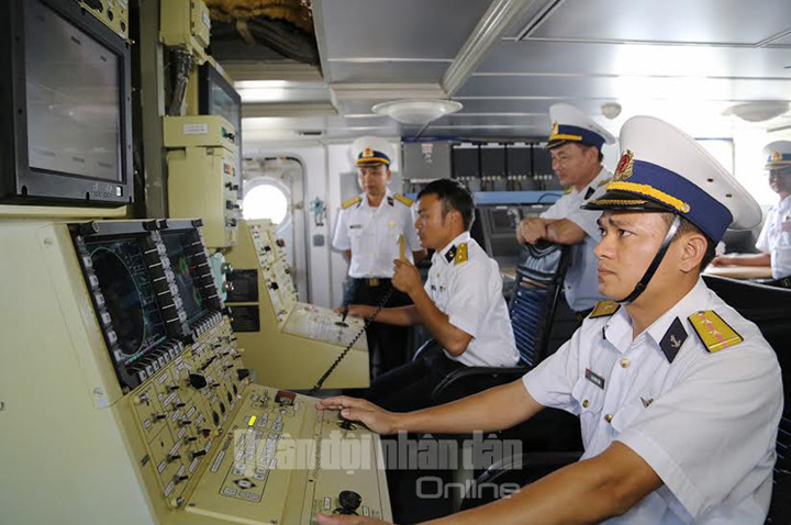 Ngành hàng hải trên tàu 273, Lữ đoàn 167 xử trí tình huống nội dung thi hàng hải.