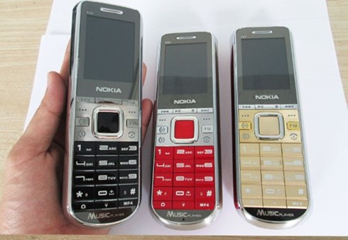 Một trong những mẫu điện thoại bị Trung Quốc cài phần mềm trừ tiền ngầm bán tại Việt Nam