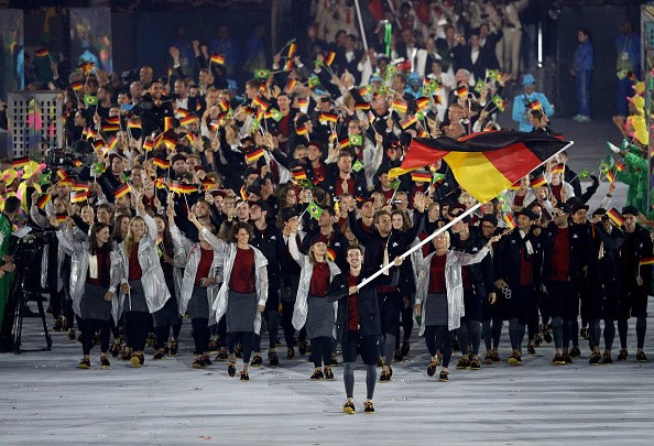 Sau màn biểu diễn nghệ thuật, các đoàn tham dự Olympic Rio 2016 diễu hành. Trong ảnh là đoàn thể thao Đức