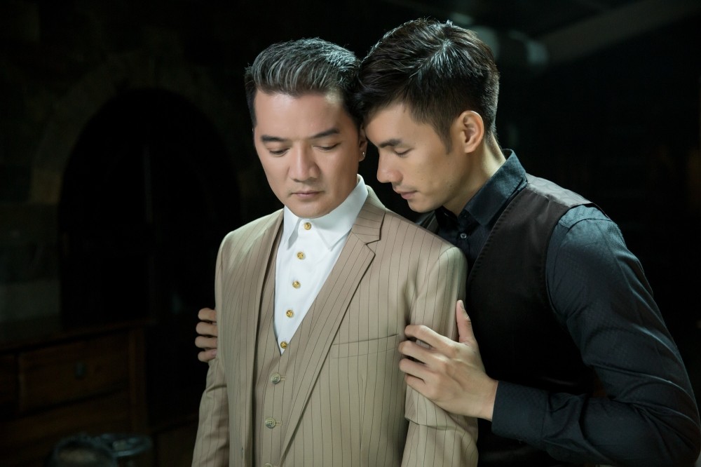 Nhan Phúc Vinh vào vai người tình đồng tính của Đàm Vĩnh Hưng trong MV Tan vỡ.