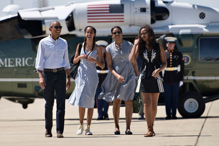 Tháng 1/2016, gia đình ông chủ Nhà Trắng bước xuống chuyên cơ Air Force One khi lần đầu có chuyến thăm tới hạt Merced, CA.