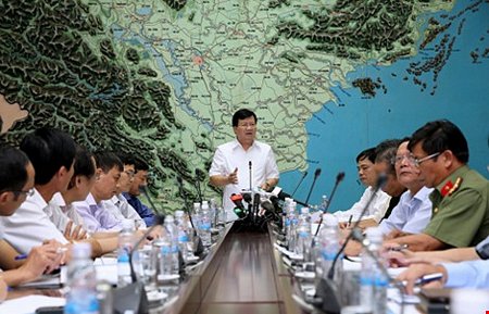 Phó Thủ tướng Trịnh Đình Dũng chủ trì cuộc họp khẩn với bộ ngành, địa phương khẩn trương ứng phó với bão số 3. Ảnh: Xuân Tuyến