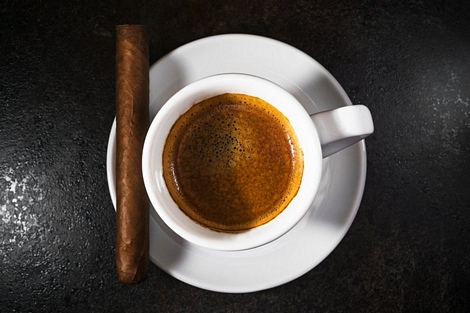 Cà phê Cubano của Cuba mang hương vị mạnh mẽ của espresso pha với đường. (ảnh: Shutterstock). 