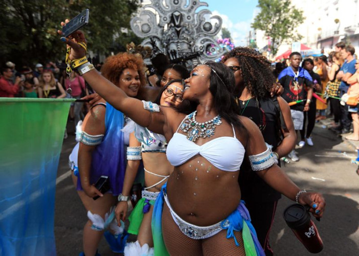 Lễ hội này cũng là dịp các cộng đồng người dân vùng châu Phi-Caribe sinh sống tại Anh kỷ niệm các nền văn hóa và bản sắc riêng của mình. (ảnh: AP).