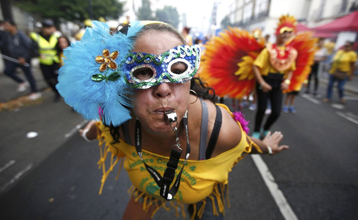 Lễ hội đường phố Notting Hill Carnival 2016 là sự kết hợp tuyệt vời của âm nhạc, màu sắc và sự đoàn kết của cộng đồng. (ảnh: Reuters).