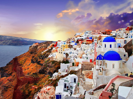 Hy Lạp là quốc gia đứng đầu danh sách. Những thị trấn ven biển đẹp như mơ khiến ai cũng muốn ghé thăm một lần.