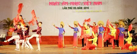  Tiết mục văn nghệ trong Ngày Âm nhạc Việt Nam tại Vĩnh Long.