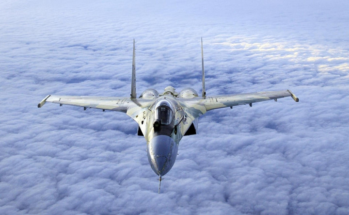 Tiêm kích thế hệ thứ 4 Su-27 được chế tạo để trở thành đối thủ chủ yếu của các chiến đấu cơ Mỹ cùng thời như F-14 Tomcat và F-15 Eagle.