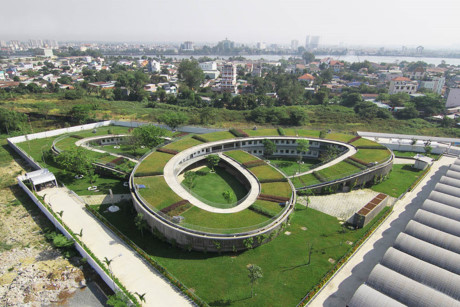 Nhà trẻ “xanh” Farming Kindergarten ở Biên Hòa, Đồng Nai từng đạt giải Công trình kiến trúc của năm (Building of the Year 2015) hạng mục Công trình giáo dục (Educational Architecture), do trang kiến trúc uy tín Archdaily (Mỹ) tổ chức.
