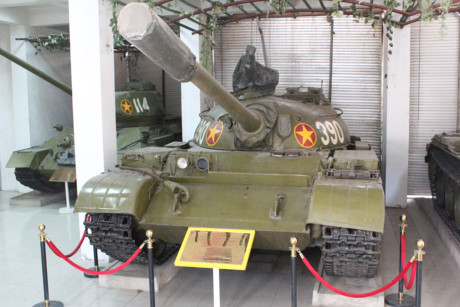 Xe tăng T-59 do Trung Quốc sản xuất dựa trên xe T-54 của Liên Xô. Trên tinh thần quốc tế vô sản, Liên Xô cấp phép cho Trung Quốc sản xuất xe T-54 dưới một cái tên mới.