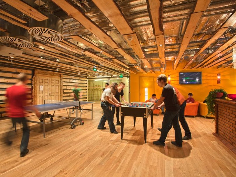 Nhân viên Google Moscow (Nga) có thể chơi bóng bàn, bi-lắc trong căn phòng ấm áp này.