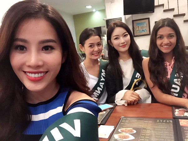 Nam Em cùng các thí sinh khác tại cuộc thi Miss Earth 2016