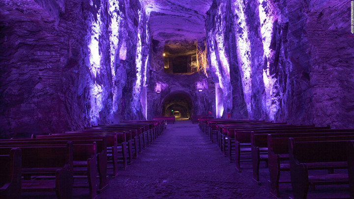 Nhà thờ muối Zipaquira, Colombia được xây dựng trong mỏ muối cùng tên từ giai đoạn 1950.