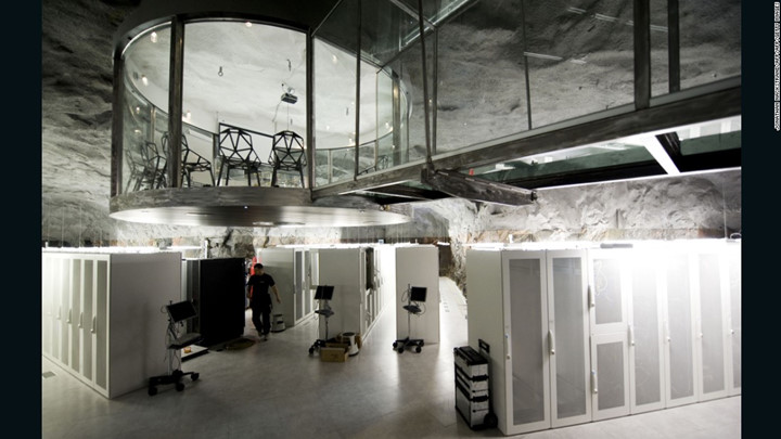 Trung tâm dữ liệu trong lòng núi đá trắng Pionen ở Thụy Điển, hầm ngầm này chống được hạt nhân.