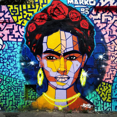 Một tác phẩm nghệ thuật sống động trên đường phố Paris, Pháp.