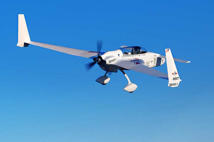 Long Isa là một trong những chiếc máy bay điện nổi tiếng nhất. Bộ ắc quy của phi cơ này cũng được sử dụng trên các UAV không người lái.