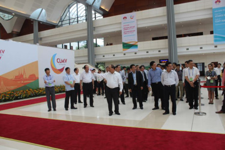 Thủ tướng Nguyễn Xuân Phúc chỉ đạo công tác tiếp đón các nguyên thủ và quan chức cao cấp tham dự 3 Hội nghị nói trên.