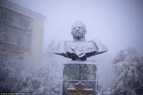 Bức tượng điêu khắc thị trưởng đầu tiên của thành phố Yakutsk. (Nguồn: Amos Chapple)