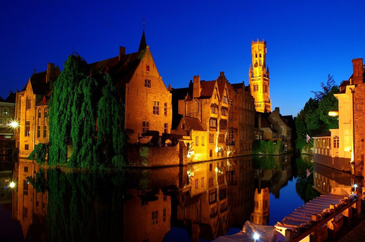 Bruges, Bỉ. Với hệ thống kênh rạch luồn lách quanh những ngôi nhà ấm cúng, không có gì ngạc nhiên khi thành phố được coi là một trong những địa điểm có phong cảnh đẹp nhất ở châu Âu.