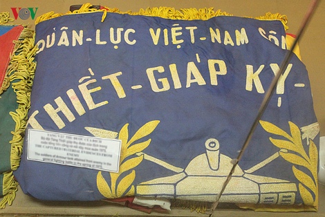 Cờ của lực lượng thiết giáp ngụy Sài Gòn.