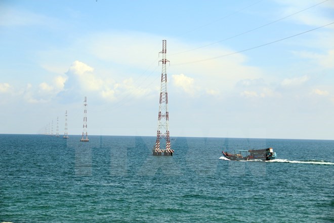 Đường dây 110 kV vượt biển, cấp điện quốc gia cho xã đảo Lại Sơn, huyện Kiên Hải (Kiên Giang). (Ảnh: Lê Huy Hải/TTXVN)
