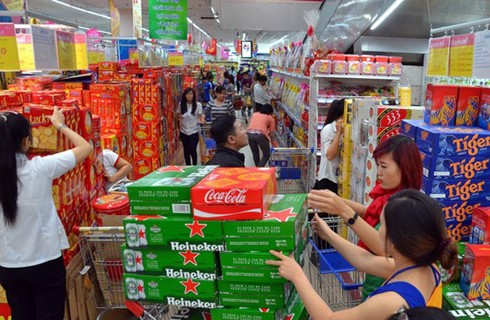 Các siêu thị tại TP Hạ Long đã chuẩn bị số lượng lớn rượu, bia cho dịp Tết.