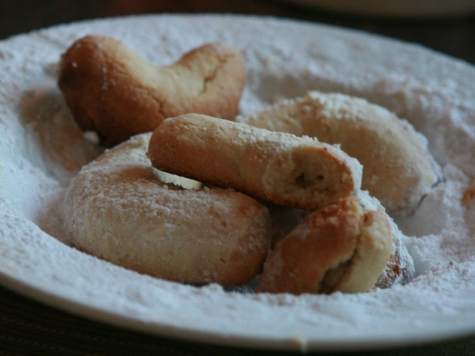Vanillekipferl của Áo là món bánh quy được làm từ vani và hạnh nhân. Ảnh: Chasing Daisy/ Flickr