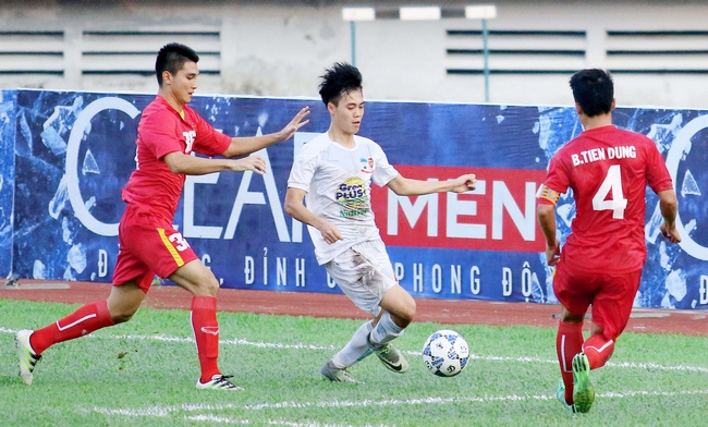 Trận tranh hạng ba, Nguyễn Văn Toàn (9, giữa) ghi bàn thắng duy nhất trận đấu cho Hoàng Anh Gia Lai, ở phút 80 để thắng chung cuộc 1-0 trước đội Báo Thanh Niên Việt Nam.