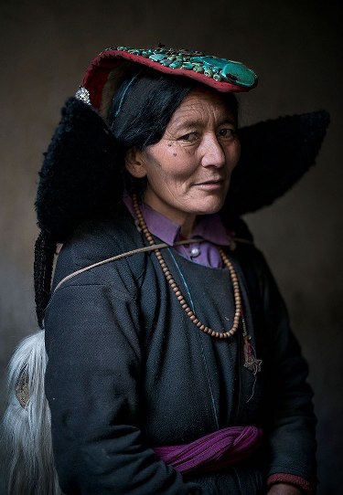 Nhiếp ảnh gia Mattia Passarini sống ở châu Á từ năm 2006 và phần lớn các chuyến đi của ông là ở khu vực này (Ảnh: phụ nữ Ladakh, Ấn Độ)