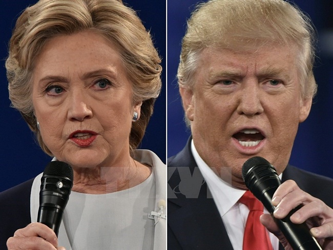 Chiến thắng bất ngờ của ứng cử viên Tổng thống Mỹ Donald Trump: Cuộc bầu cử Tổng thống Mỹ thứ 45 là cuộc rượt đuổi gay cấn giữa ứng cử viên Tổng thống đảng Dân chủ Hillary Clinton (ảnh trái) và ứng viên đảng Cộng hòa Donald Trump (ảnh phải). (Nguồn: AFP/TTXVN)