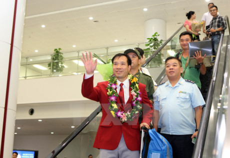 Thể thao Việt Nam lập kỳ tích tại Olympics và Paralympics: Xạ thủ Hoàng Xuân Vinh tại sân bay quốc tế Nội Bài. (Ảnh: Quốc Khánh/TTXVN)