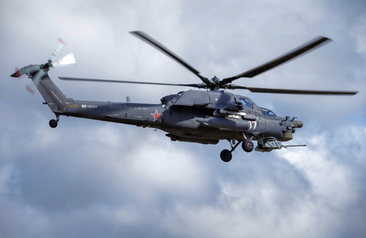 Hai động cơ rất mạnh này giúp Mi-28 có thể mang được 10 tấn vũ khí, trang thiết bị và giúp Mi-28 đạt được vận tốc tối đa 324km/h, trần bay 4,95km cùng bán kính hoạt động lên đến 435km. Ảnh: TASS