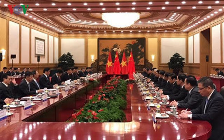 Ngay sau Lễ đón chính thức, Tổng Bí thư Nguyễn Phú Trọng đã tiến hành hội đàm với Tổng Bí thư, Chủ tịch Trung Quốc Tập Cận Bình.