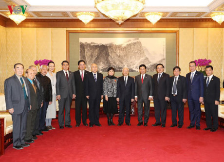 Sáng 13/1, Tổng Bí thư Nguyễn Phú Trọng đã gặp mặt thân mật lãnh đạo Hội Hữu nghị đối ngoại nhân dân Trung Quốc, Hội Hữu nghị Trung - Việt và các nhân sĩ hữu nghị Trung Quốc.