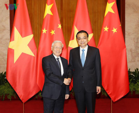 Tiếp đó, Tổng Bí thư Nguyễn Phú Trọng đã hội kiến với Ủy viên Thường vụ Bộ Chính trị Đảng Cộng sản Trung Quốc, Thủ tướng Quốc vụ viện Trung Quốc Lý Khắc Cường.