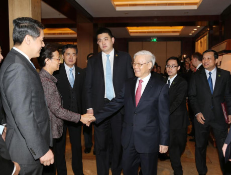 Sáng 15/1, tại thành phố Hàng Châu, tỉnh Chiết Giang, Tổng Bí thư Nguyễn Phú Trọng đã có cuộc gặp gỡ các doanh nghiệp Trung Quốc.