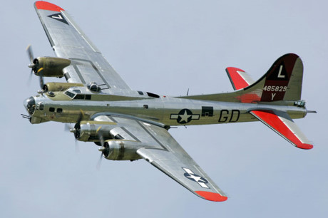 Năm 1934, Lục quân Mỹ đặt hàng một loại máy bay ném bom nhiều động cơ mà hãng Boeing hiểu là 4 động cơ.